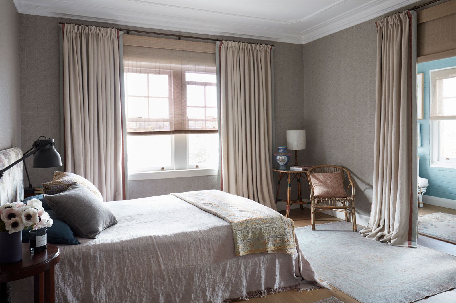 Custom lined curtains in a Sydney living room by No Chintz