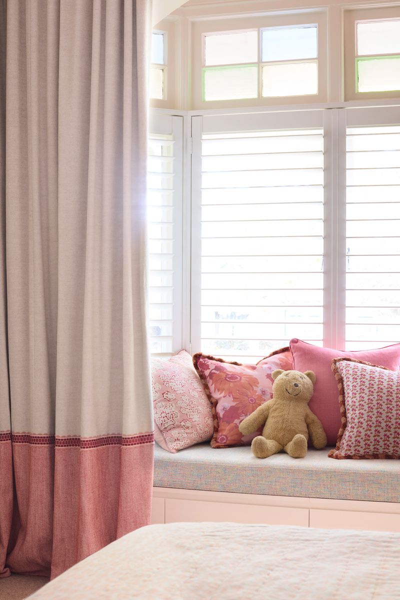 Mosman House 4 - Girls Bedroom - Custom Window Seat - No Chintz Interior Decorating Sydney